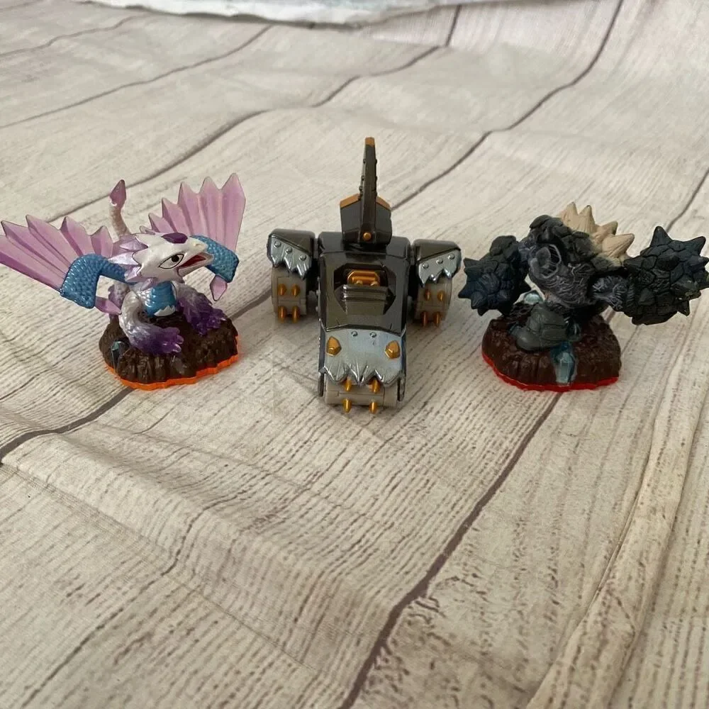 Skylanders Earth action figure dolls lot of 13 assorted sizes
